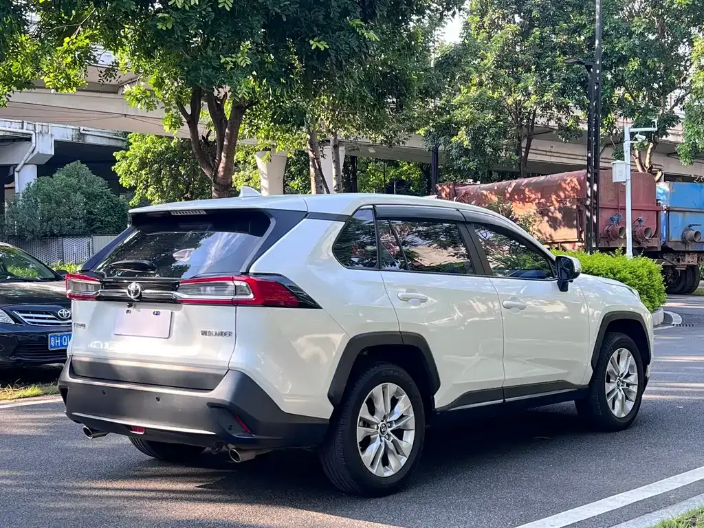 Toyota Wildlander — фото 10
