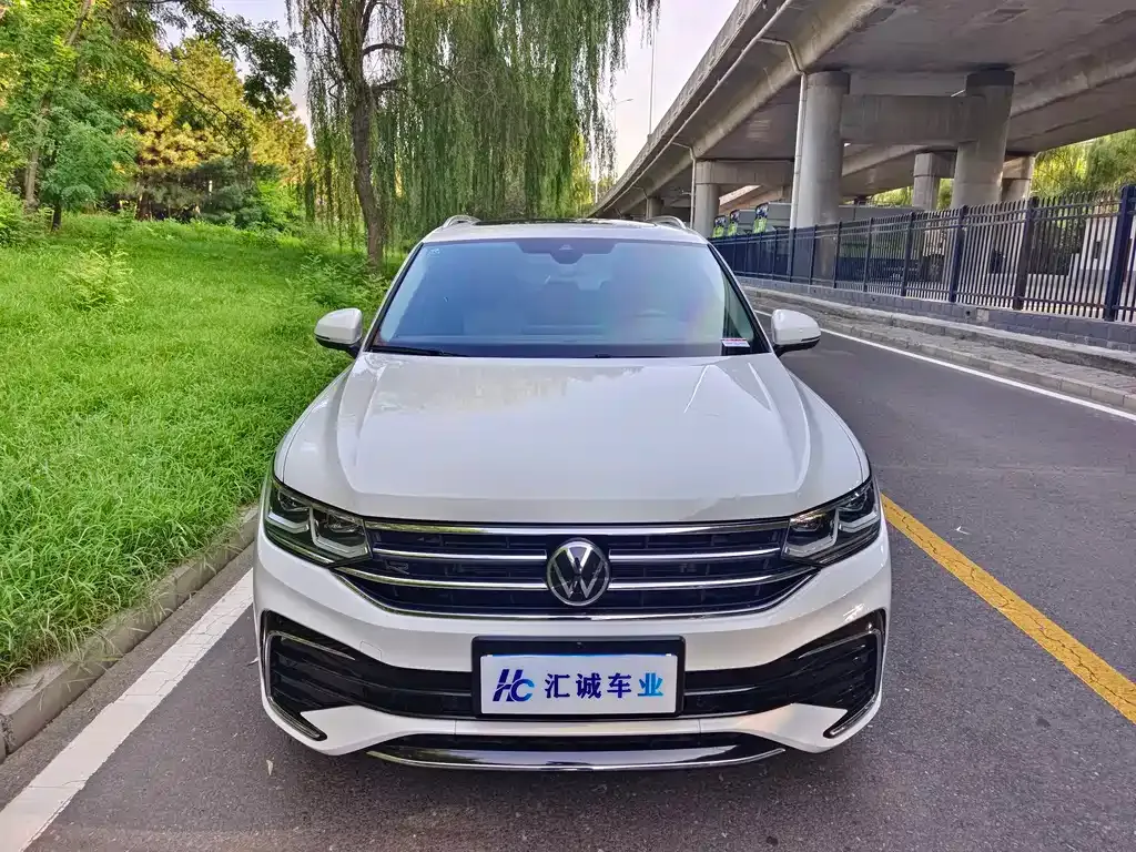 Volkswagen Tiguan L — фото 6