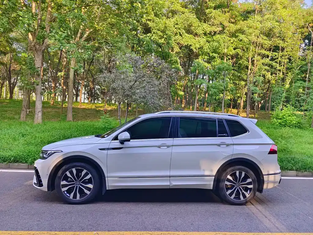 Volkswagen Tiguan L — фото 5