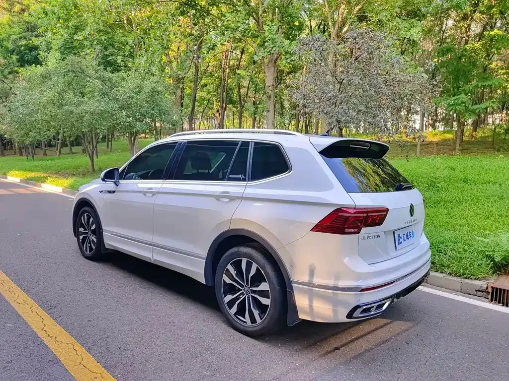Volkswagen Tiguan L — фото 9