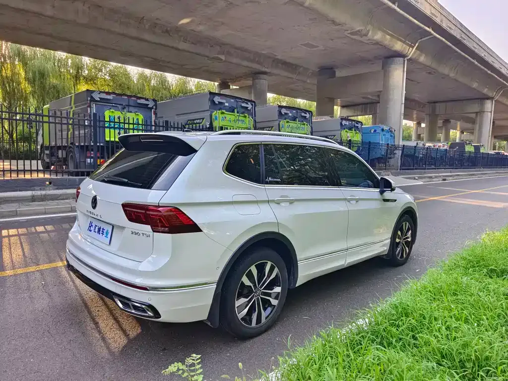 Volkswagen Tiguan L — фото 3