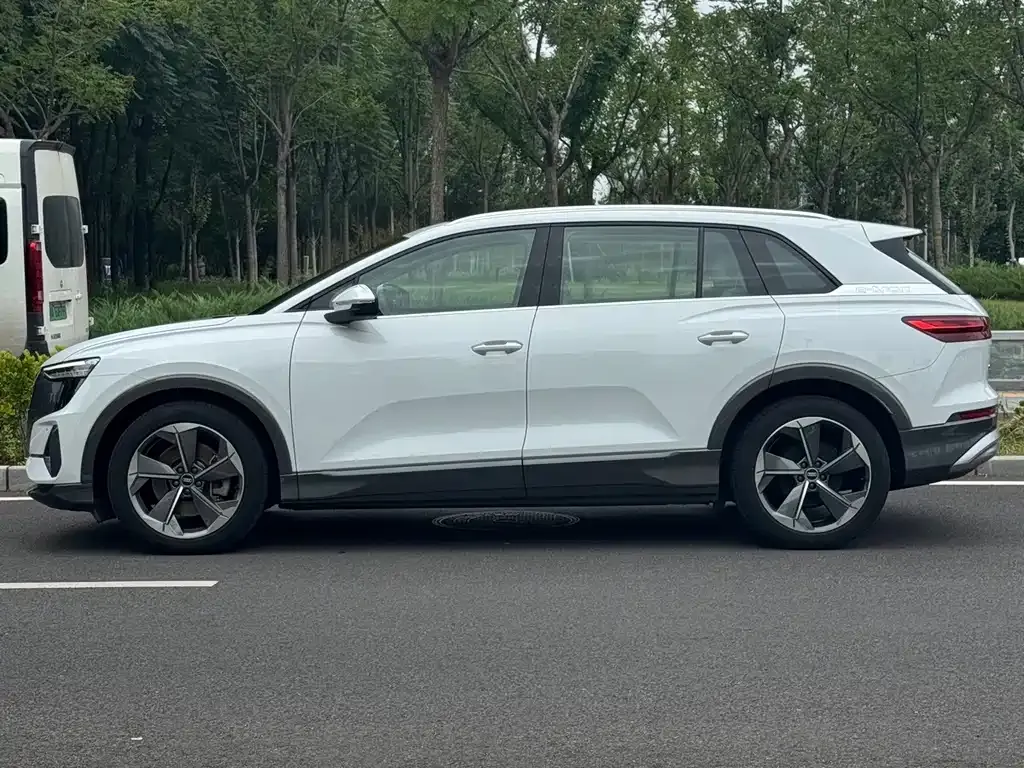 Audi Q5 e-tron — фото 3