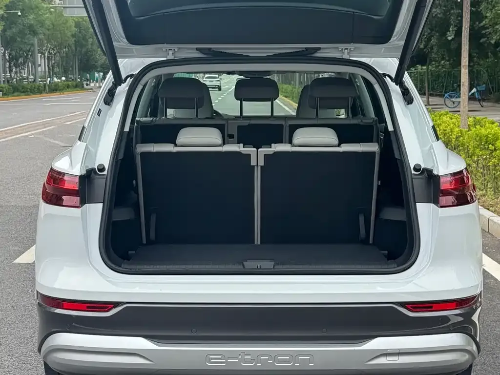 Audi Q5 e-tron — фото 7