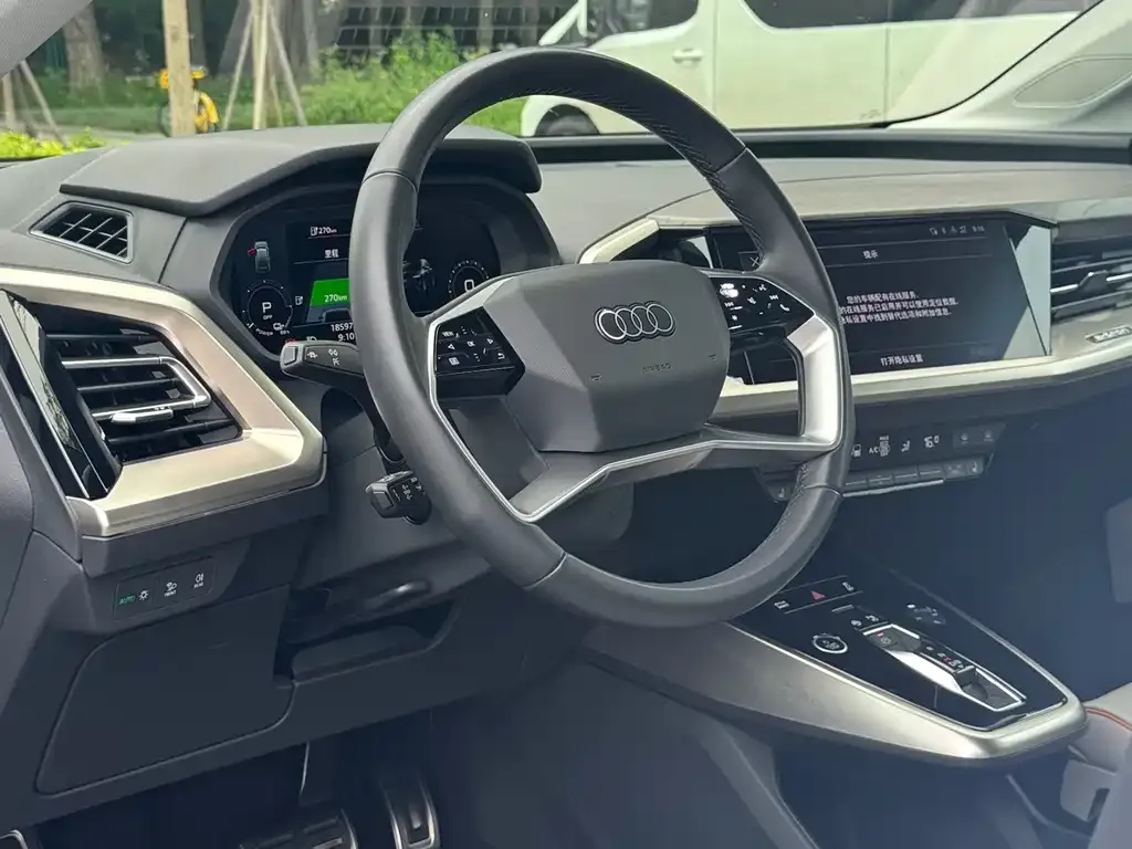 Audi Q5 e-tron — фото 9