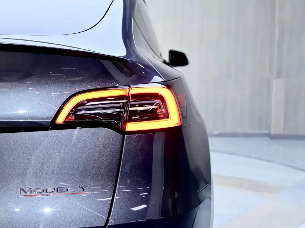 Tesla Model Y — фото 7