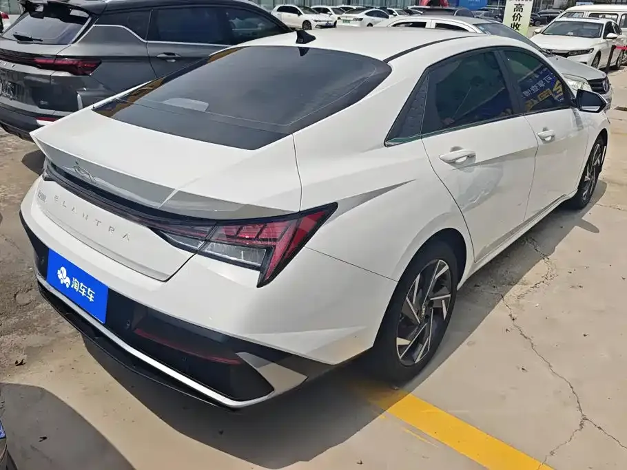 Hyundai Elantra — фото 7