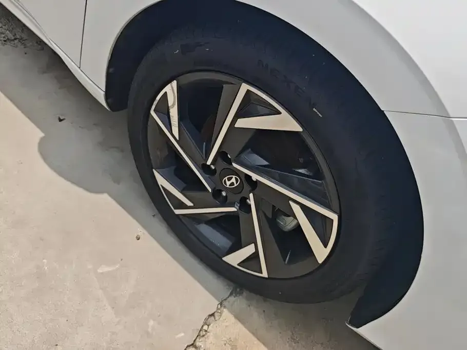 Hyundai Elantra — фото 4