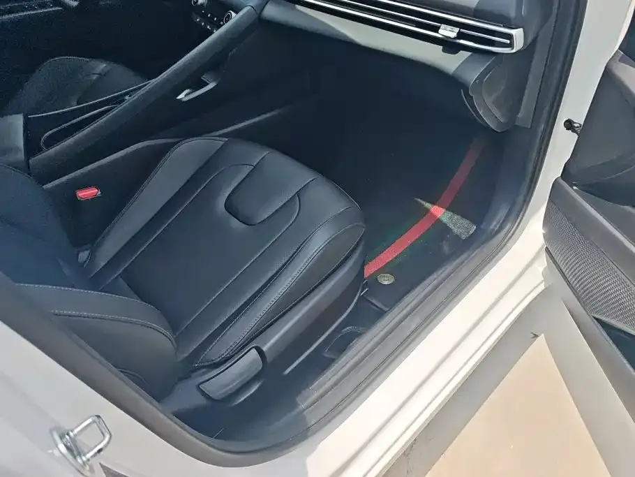 Hyundai Elantra — фото 3