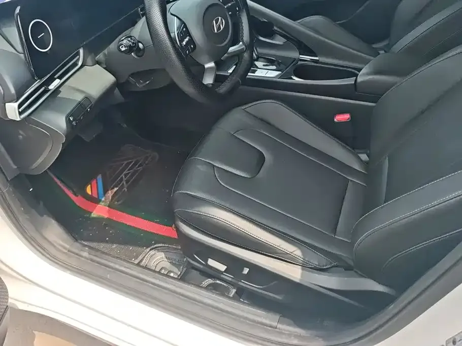 Hyundai Elantra — фото 2