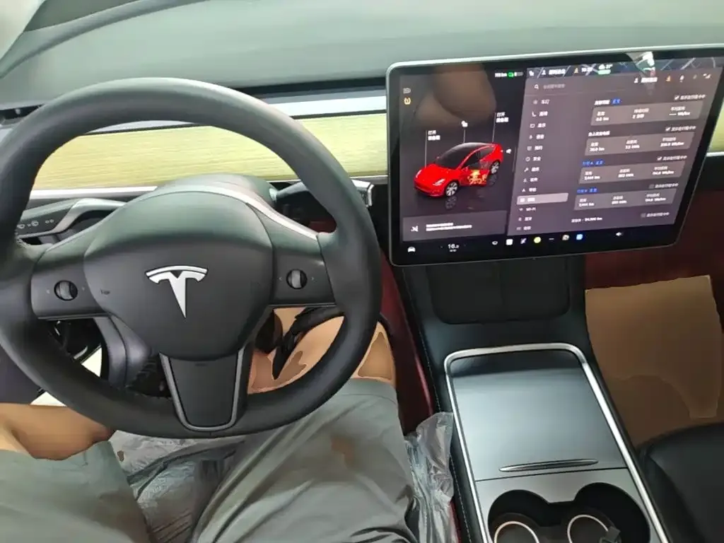 Tesla Model Y — фото 5