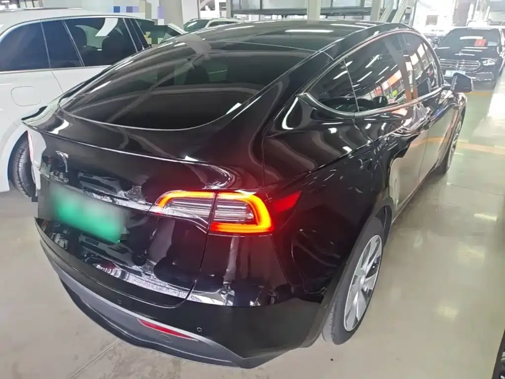 Tesla Model Y — фото 9