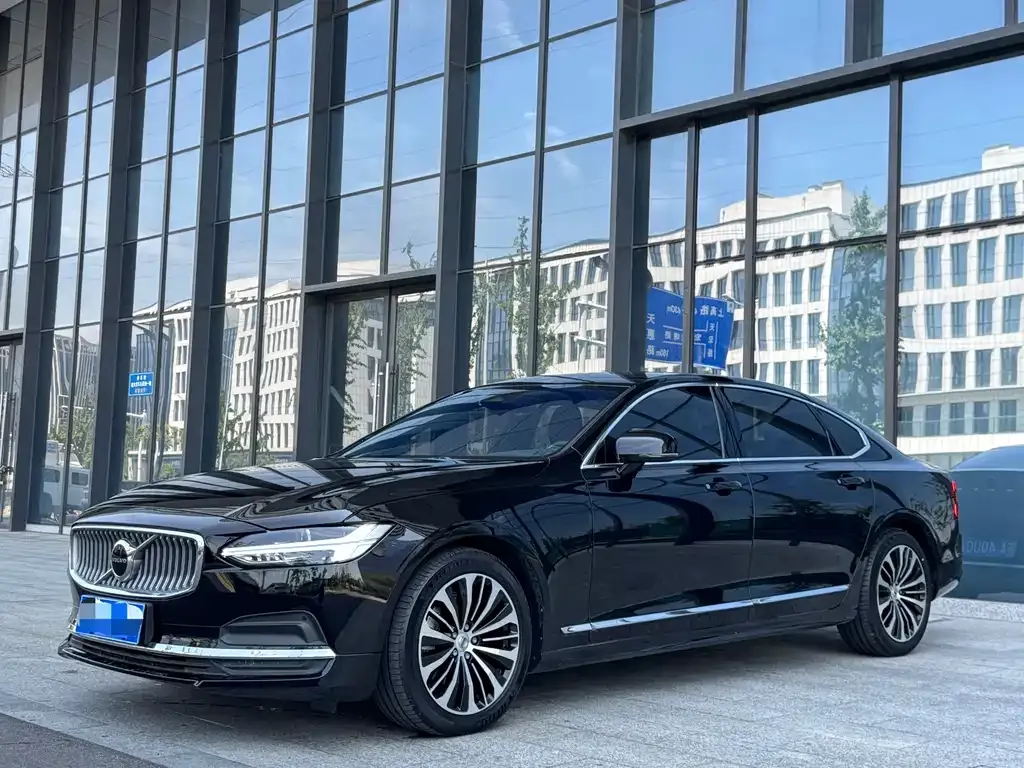 Volvo S90 — фото 1