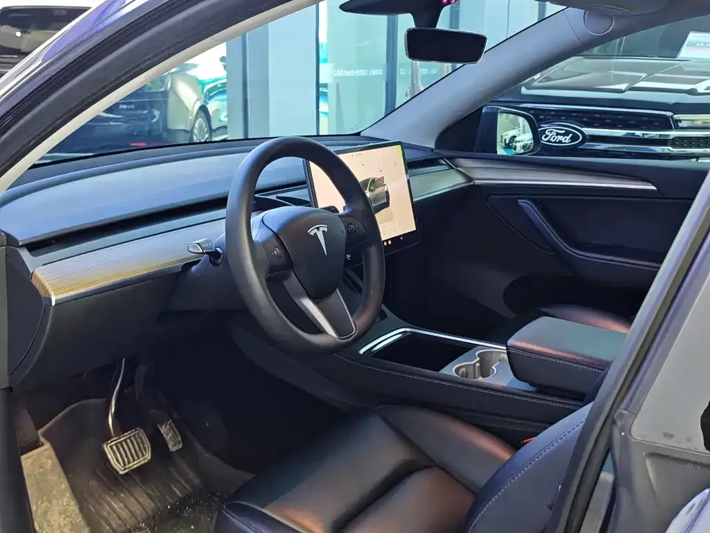 Tesla Model Y — фото 2