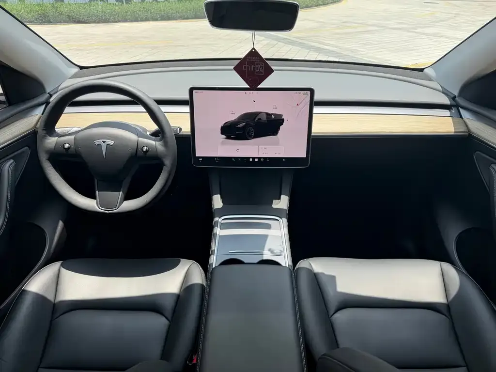 Tesla Model Y — фото 3