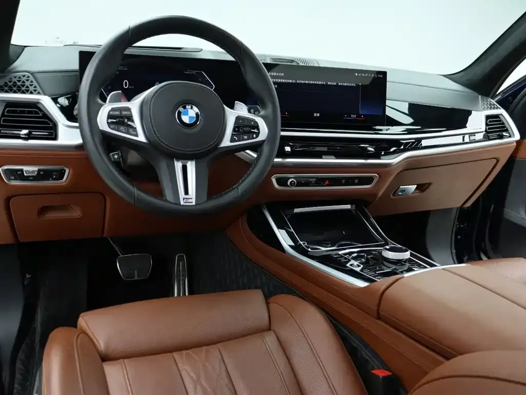 BMW X7 M60i — фото 7