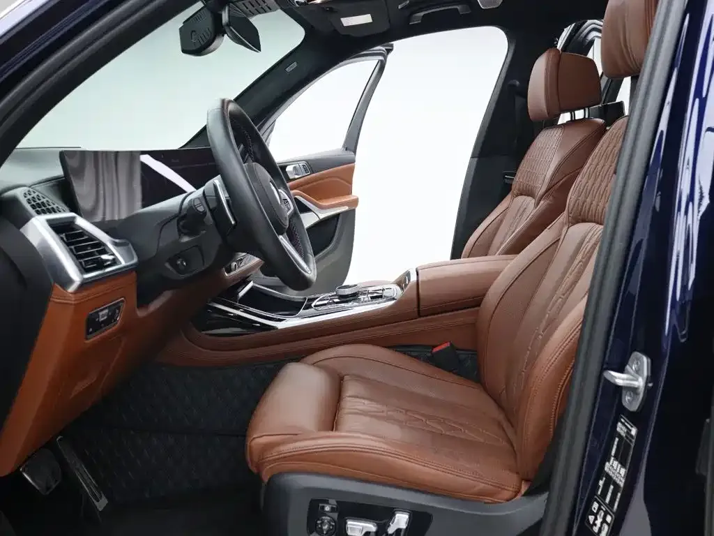BMW X7 M60i — фото 9