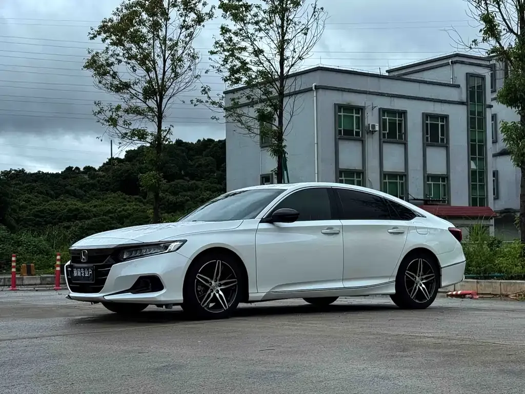 Honda Accord — фото 1