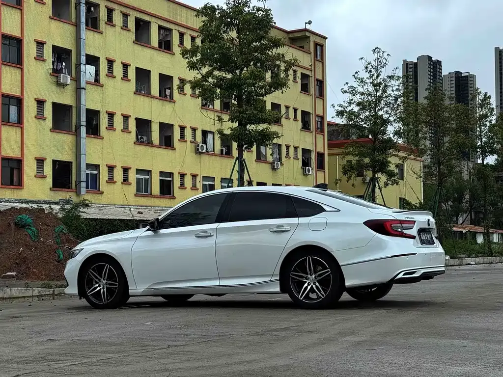 Honda Accord — фото 9