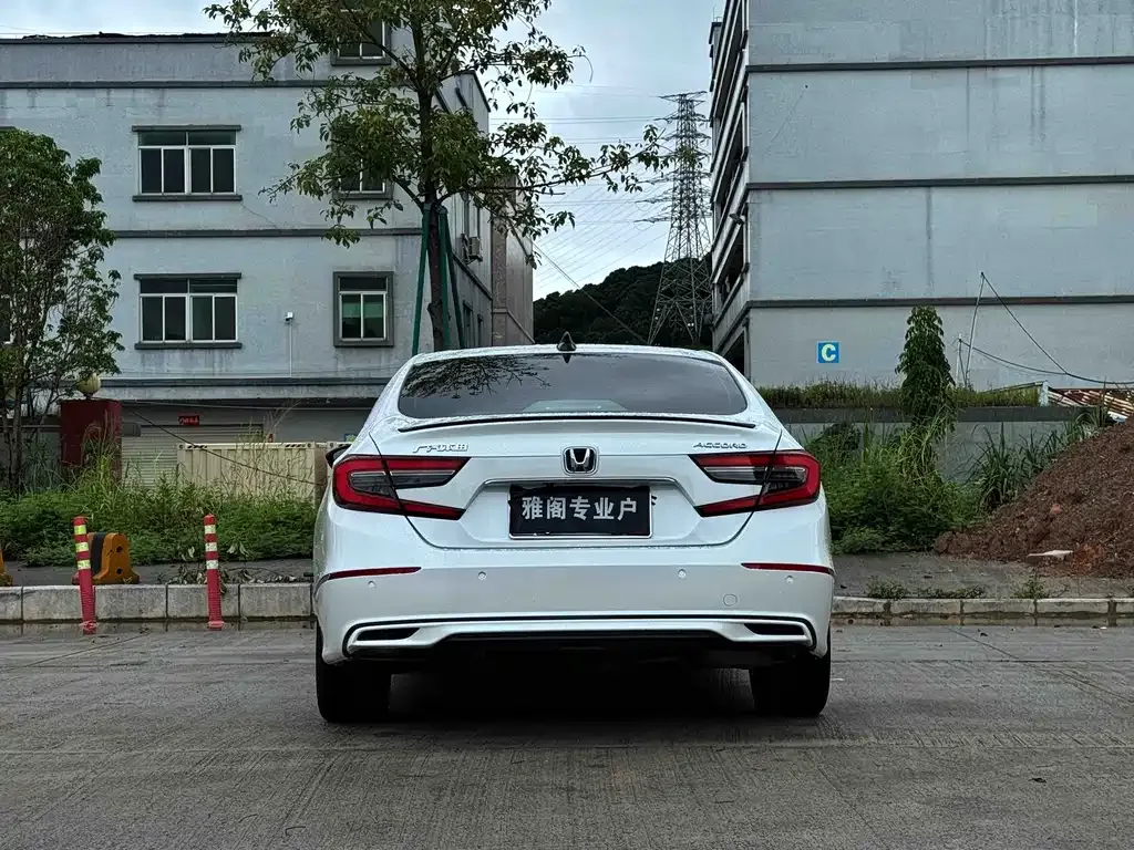 Honda Accord — фото 8