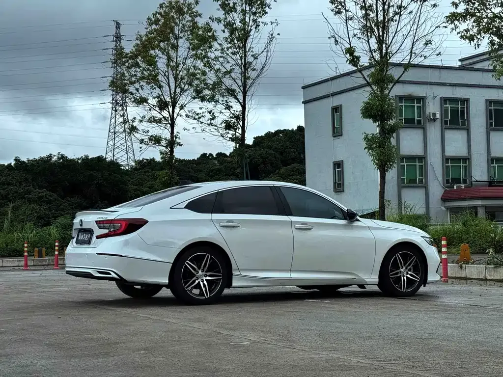 Honda Accord — фото 7