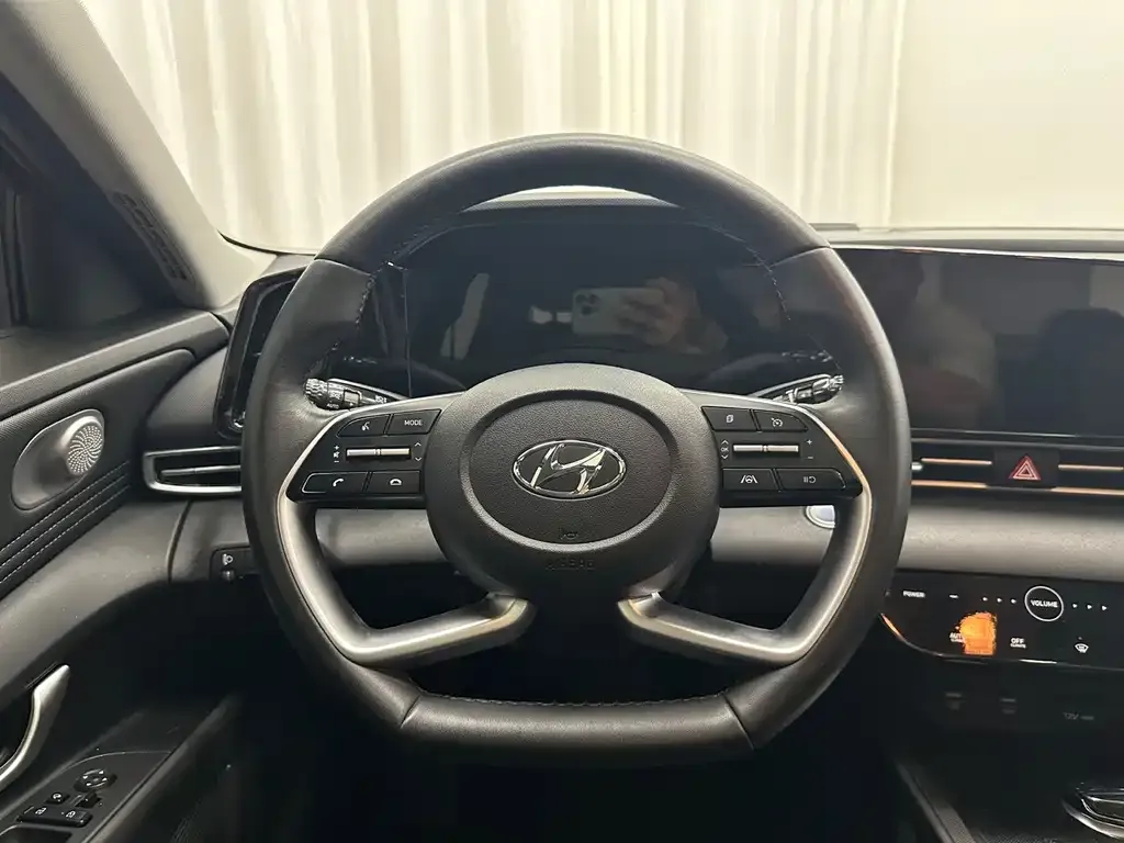 Hyundai Elantra — фото 10