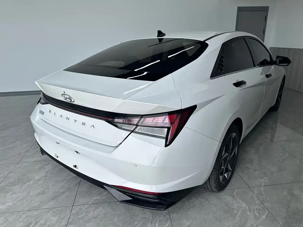 Hyundai Elantra — фото 9
