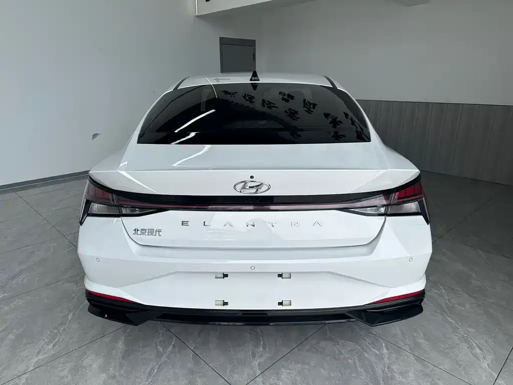 Hyundai Elantra — фото 2
