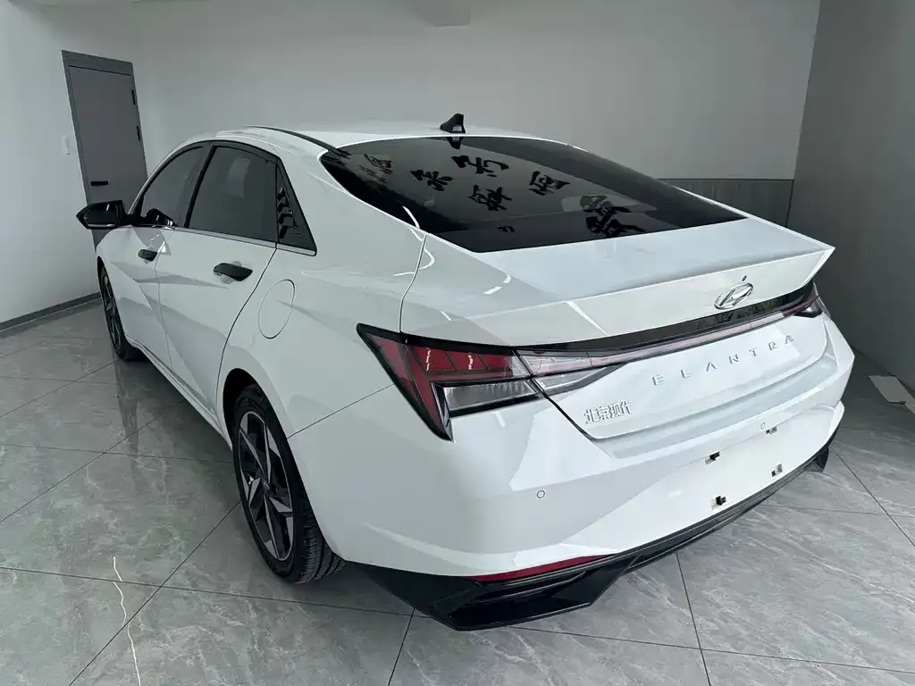 Hyundai Elantra — фото 4