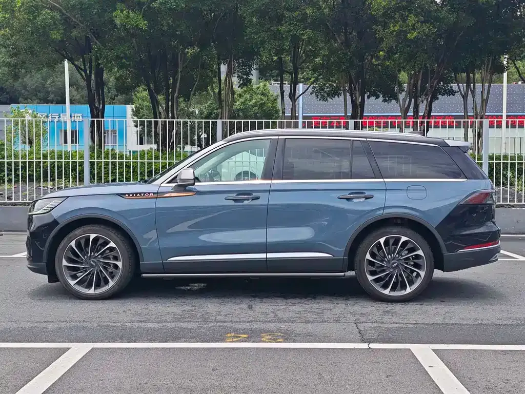 Lincoln Aviator — фото 9