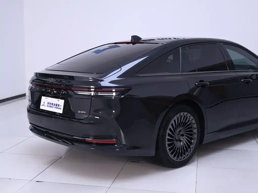 Toyota Crown (Import) — фото 10