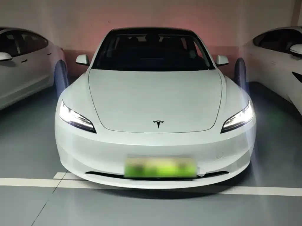 Tesla Model 3 — фото 10