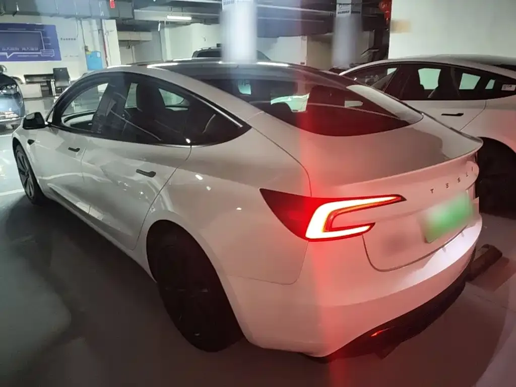 Tesla Model 3 — фото 4