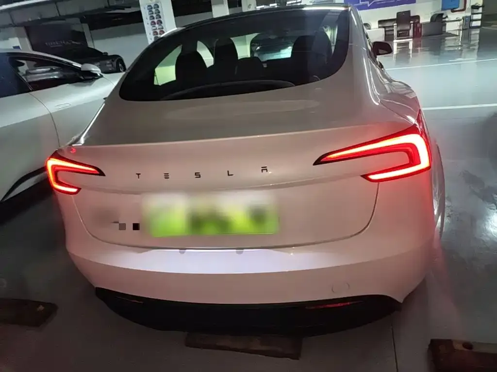 Tesla Model 3 — фото 8