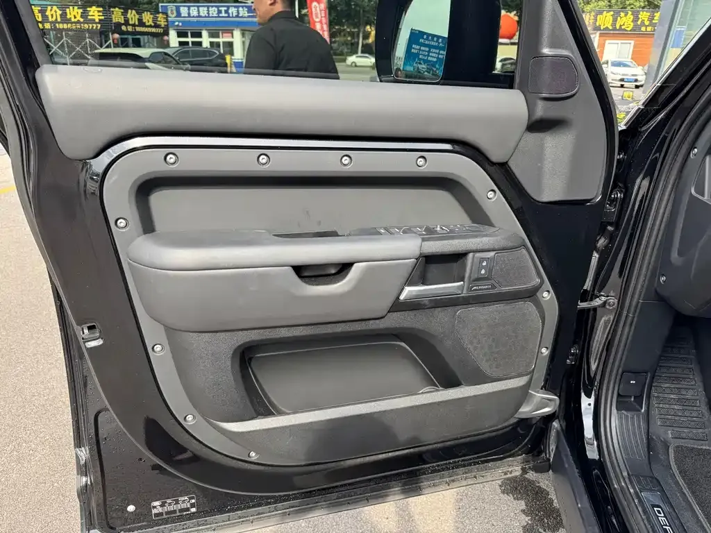 Land Rover Defender — фото 10