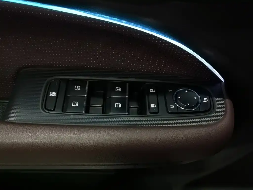 GAC Motor Trumpchi M6 — фото 10