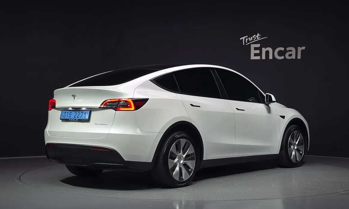 Tesla Model Y — фото 6