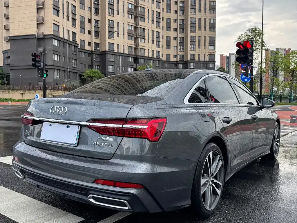 Audi A6L — фото 9