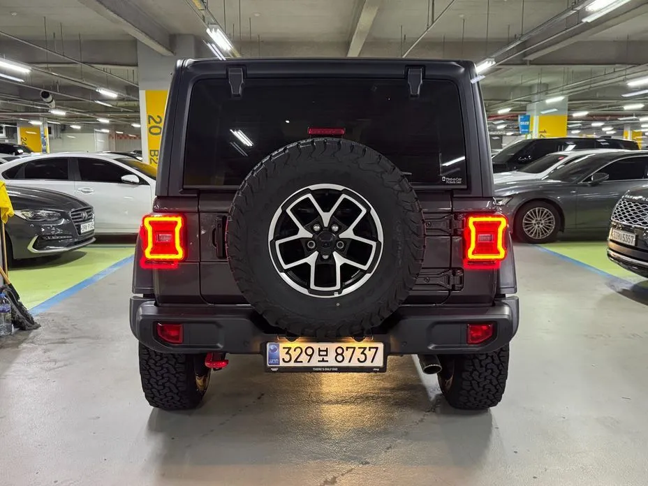 Jeep Wrangler — фото 9