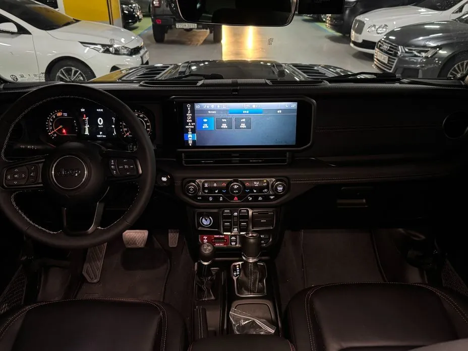 Jeep Wrangler — фото 10