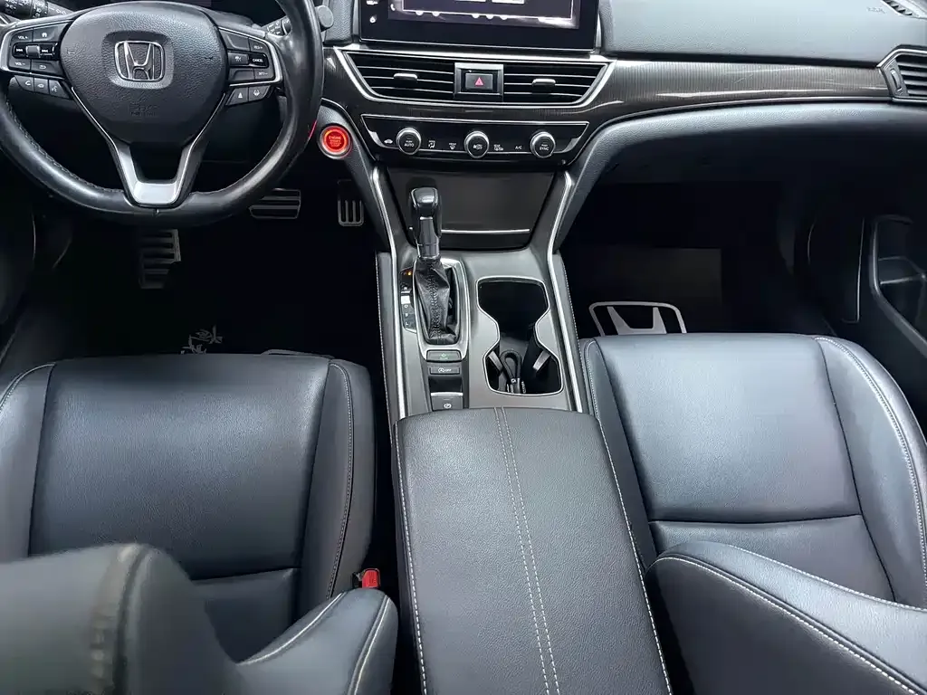 Honda Accord — фото 10