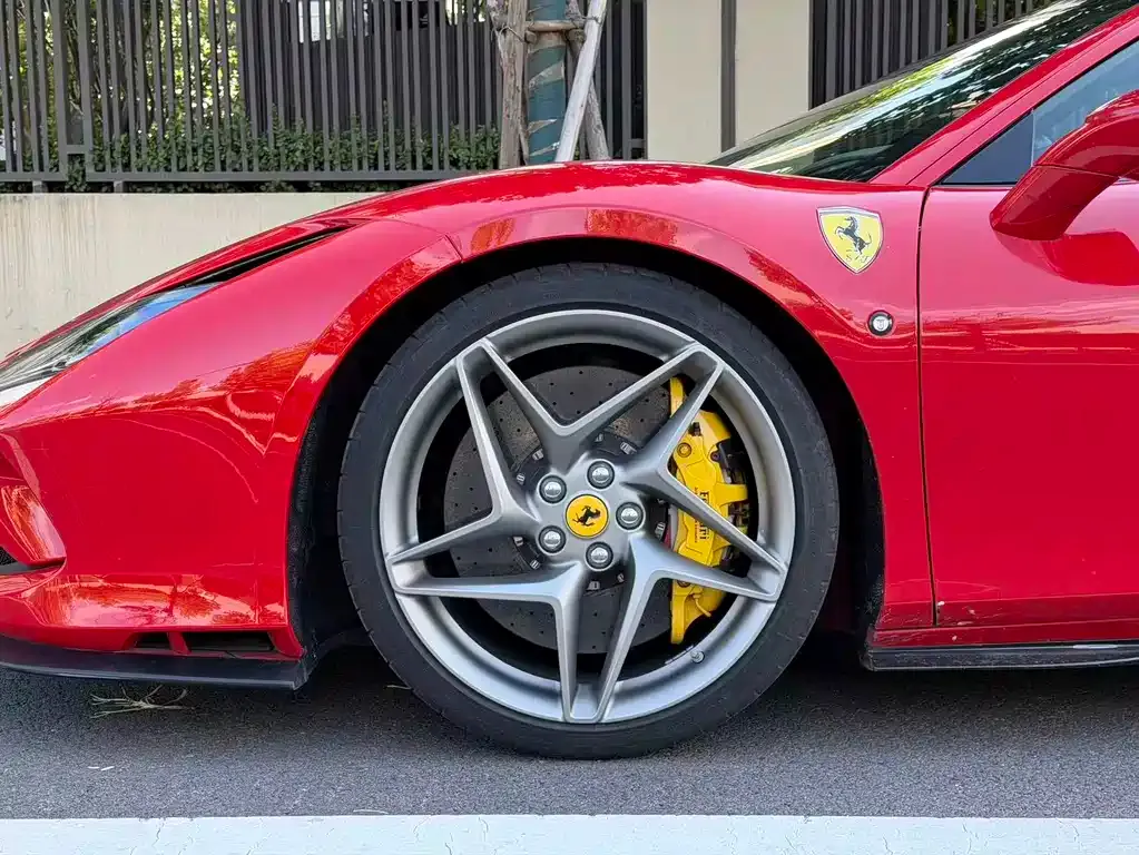 Ferrari F8 — фото 6