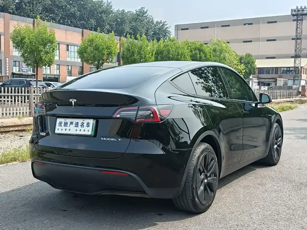 Tesla Model Y — фото 7