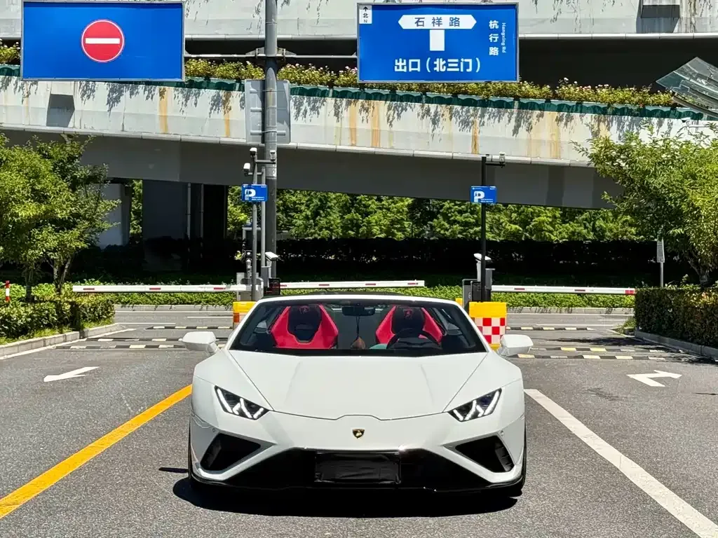 Lamborghini Huracan — фото 1