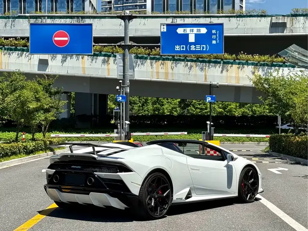 Lamborghini Huracan — фото 9