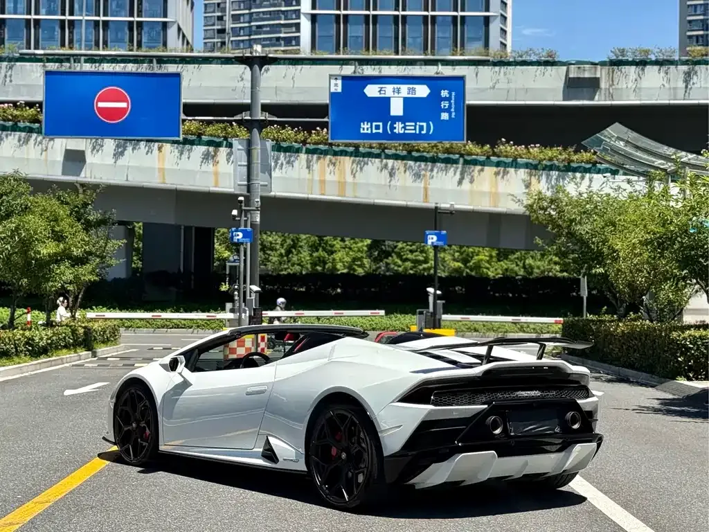 Lamborghini Huracan — фото 7
