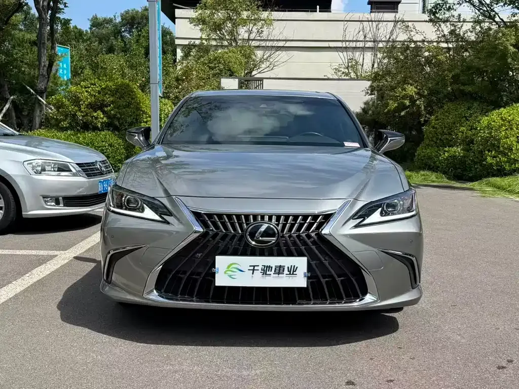 Lexus ES — фото 10