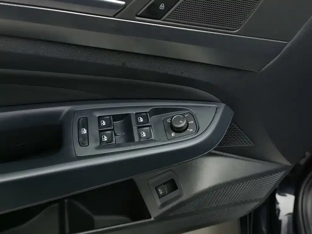 Volkswagen Passat — фото 4