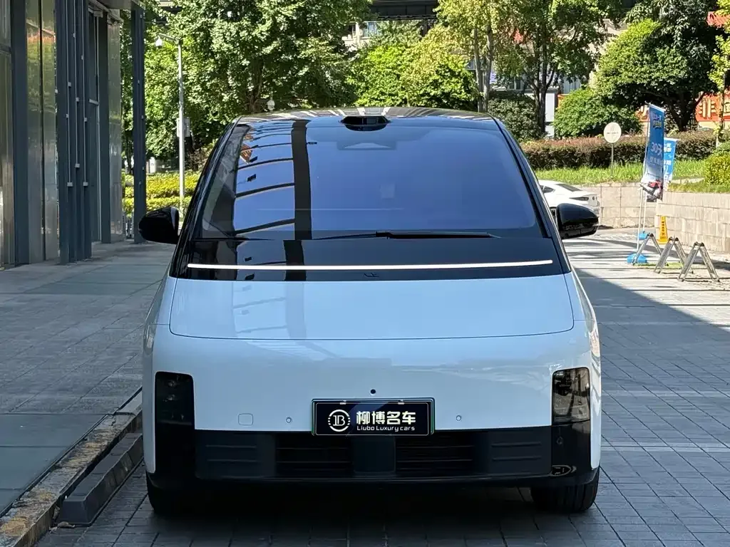 Li Auto MEGA — фото 7