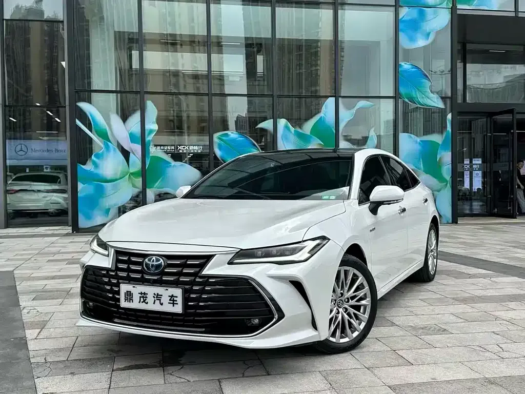 Toyota Avalon — фото 1
