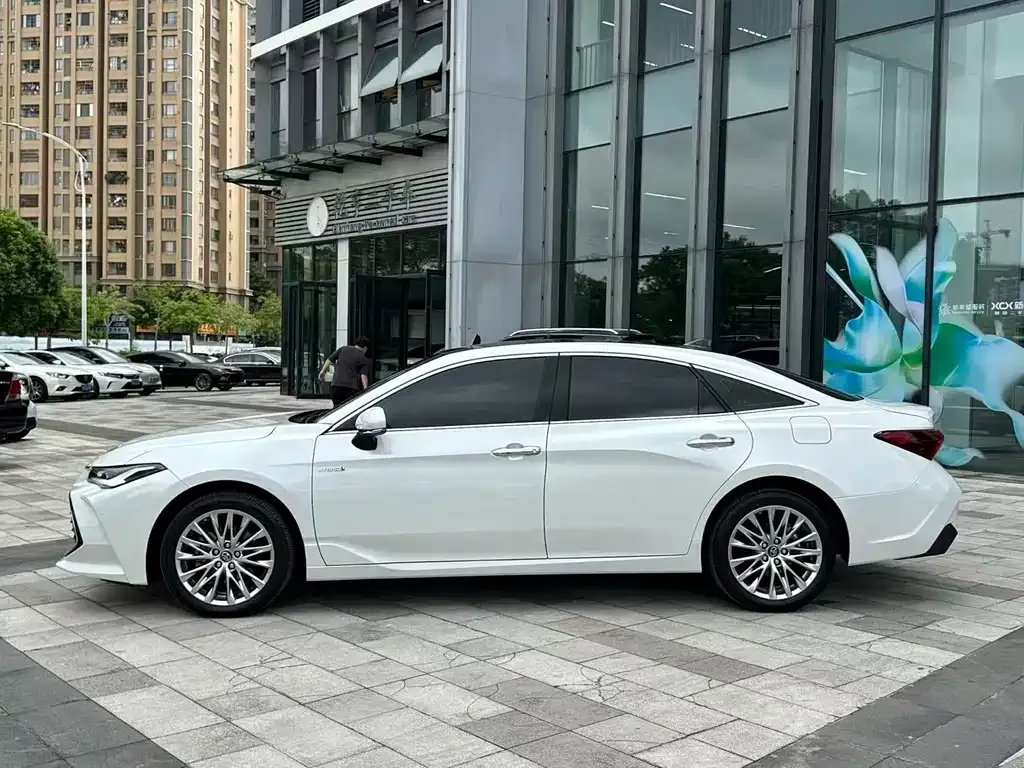 Toyota Avalon — фото 2